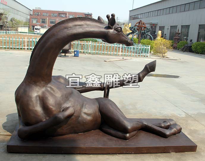 长颈鹿铜雕塑